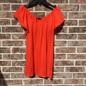 Gap tee with pom pom sleeve